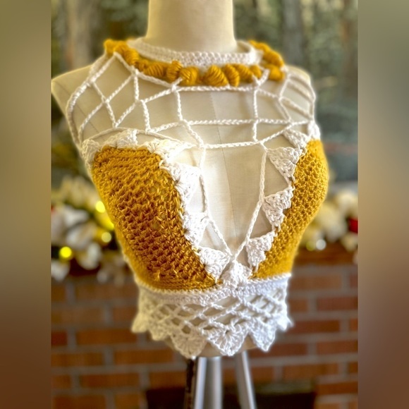 YELLOW AND WHITE CROCHETED FESTIVAL TOP - Picture 10 of 11